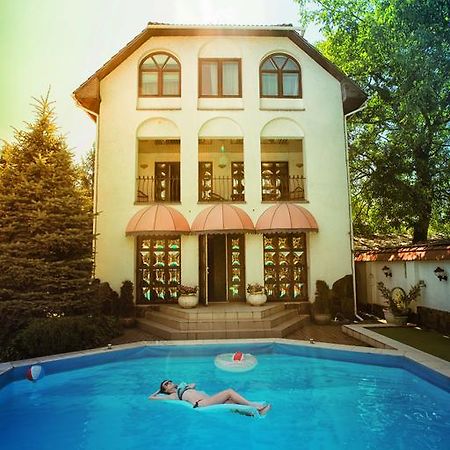 Eduard Hotel Uzhhorod Exterior foto