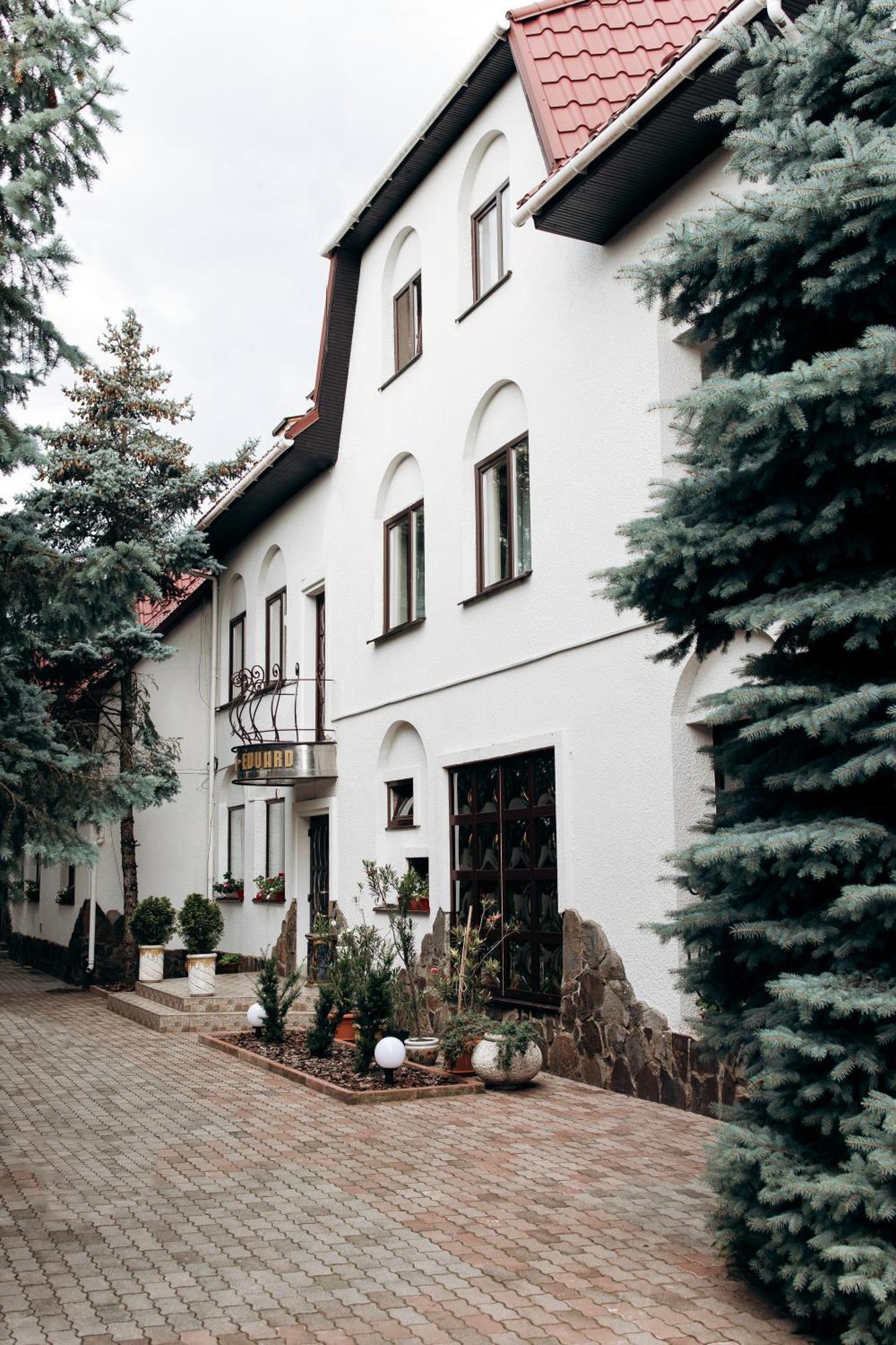 Eduard Hotel Uzhhorod Exterior foto